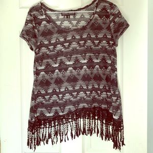 🔴 5/$12 Almost Famous M Aztec Fringe shirt